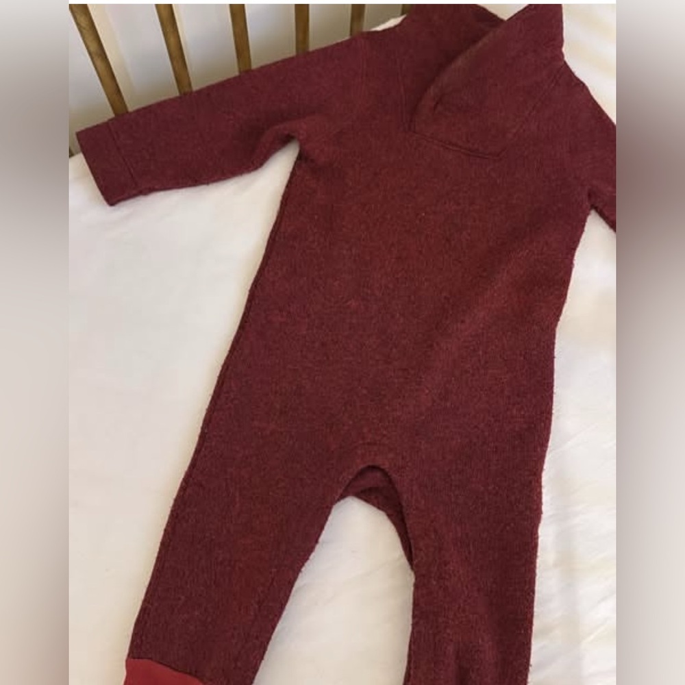 Old navy fleece outfit maroon 12/18 m